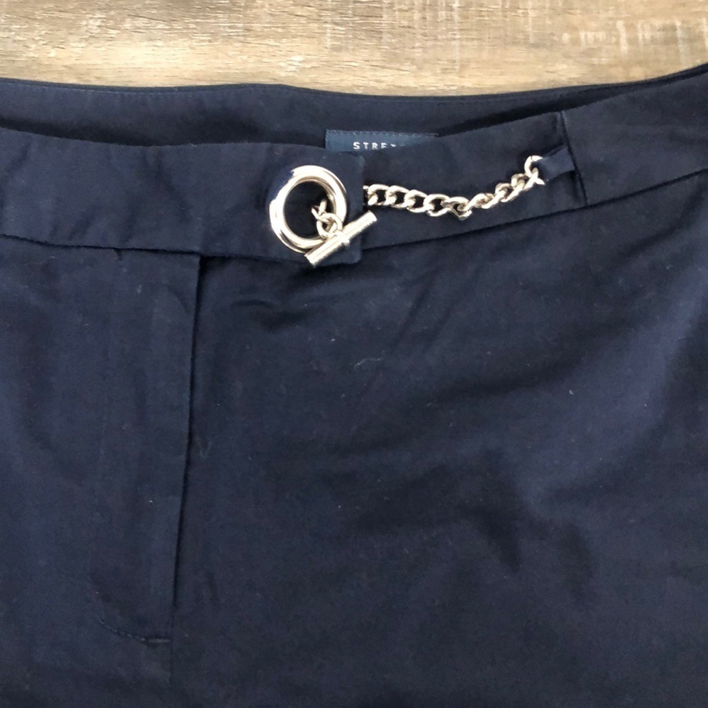 Jones Wear Studio Blue Cuffed Stretch Shorts Size 10 - Picture 4 of 5
